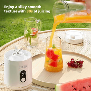 这款便携式无线搅拌机容量为 21 盎司（约 627 毫升），可充电，适用于制作奶昔、冰沙和果汁，配备额外盖子，是旅行、办公和健身的理想之选。它采用 USB-C 接口，方便充电